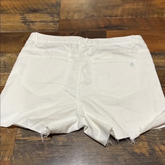 Democracy White Denim Shorts - Picture 3 of 3